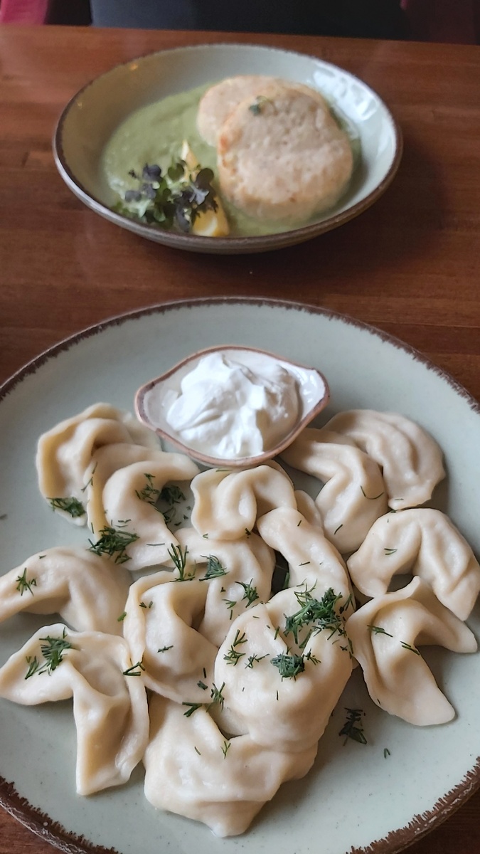 Щука во всей вкусовой красе, пельмешки и котлетки, очень вкусно!