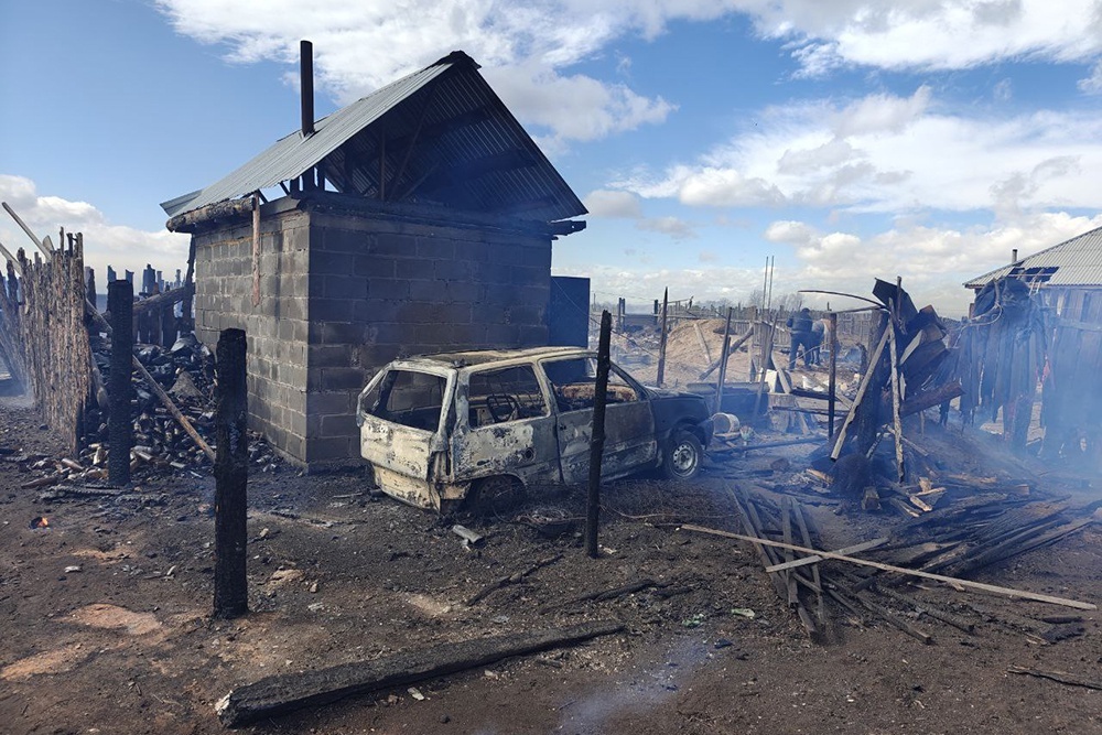    Последствия природных пожаров в селе Калинино Республики Хакасия. / Фото: t.me/konovalov_khakasia19
