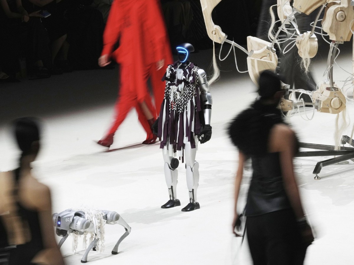    Робот Unitree G1 дебютировал на подиуме Шанхайской недели моды