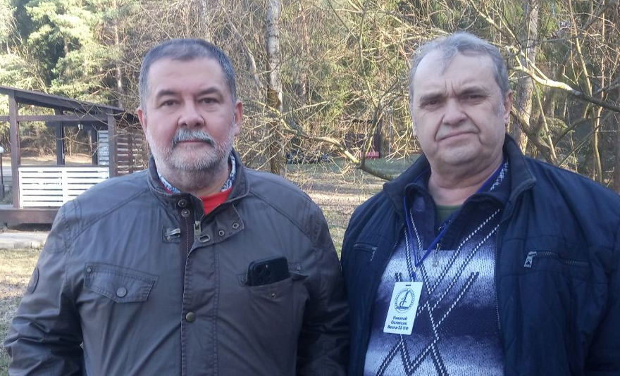 Сергей Лукьяненко (слева) и автор канала "Фантастика на всю" Николай Остапцов на одном из мероприятий Литмастерской в Подмосковье (с) Фото: Дмитрий Кунгурцев (г. Сочи)