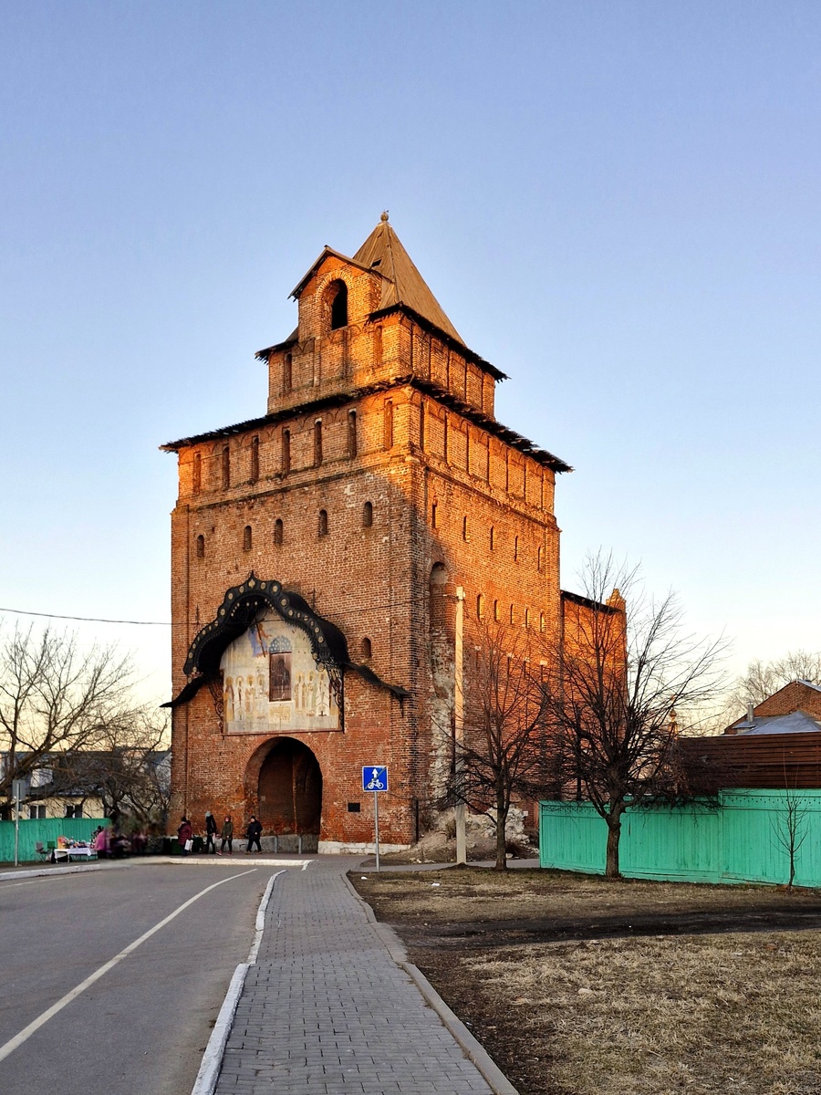 Сохранившиеся въездные ворота 