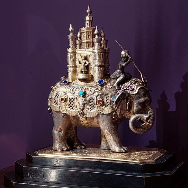 Подставка для флаконов в виде слона. Собрание А.К. Фаберже