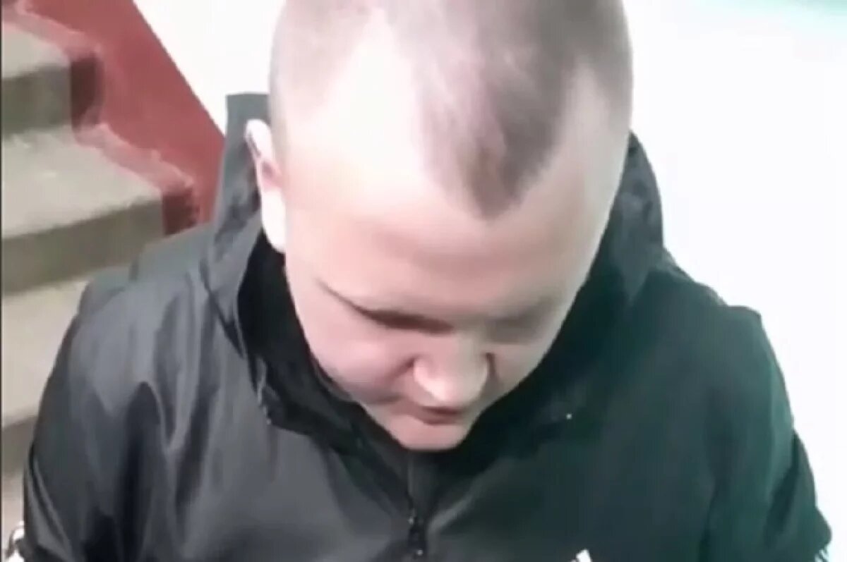    Подростков в Петербурге унизили из-за снимков задержания уроженца Чечни