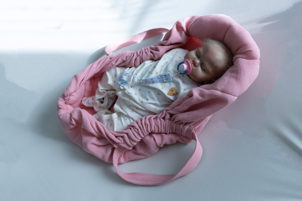 Transfer 
Практичная переноска для перекладывания спящего ребенка из автокресла или коляски и наоборот. Переноска не занимает места при хранении. Упакована в хлопковый мешочек.