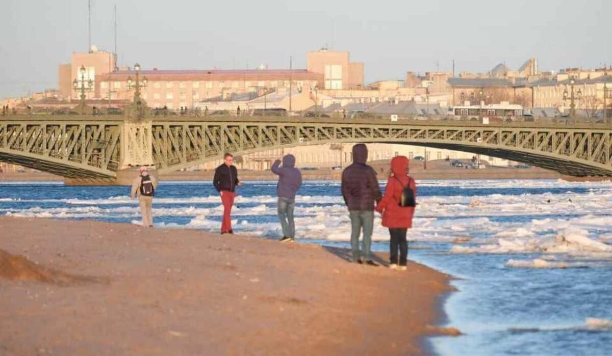     Люди в Петербурге. Источник: kp.ru Автор фото: Артем Килькин