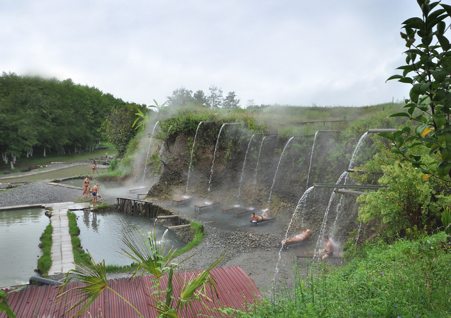 Фото с сайта https://fine-travel.ru/termalnyj-istochnik-kyndyg?utm_referer=geoadv_direct&utm_ya_campaign=18269840963&yabizcmpgn=10745973&utm_candidate=59071271787&etext=2202.F5b1_kBYmu8-ELSNiBz49vZ-5T3PfXXuSow0jYcHlifgkQ_WErjuNlVqGp6MeWhuZ2pnbnJ4cXR4cnprdXNkYw.a7e3e97f053e8304ded0f9a1e49076ae58ddc4ad