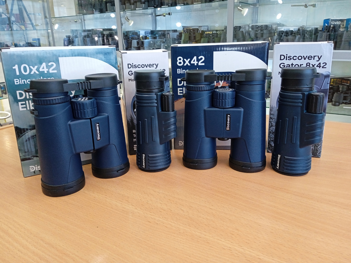 Бинокли и монокуляры с одинаковыми характеристиками (10х42 и 8х42).