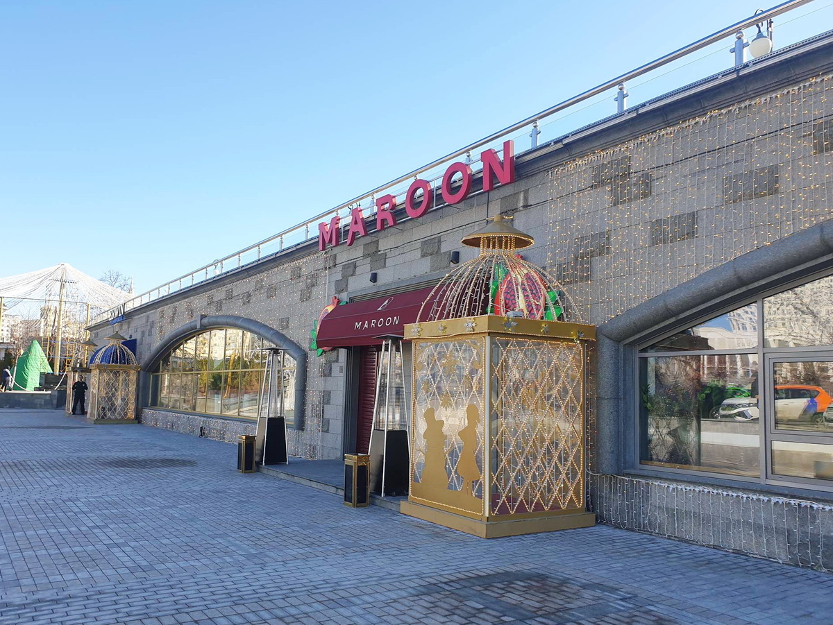Вход в ресторан Maroon
