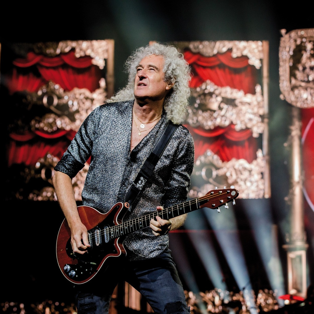 Брайан Мэй на сцене, «Rhapsody Tour» Queen, 2022 г.
