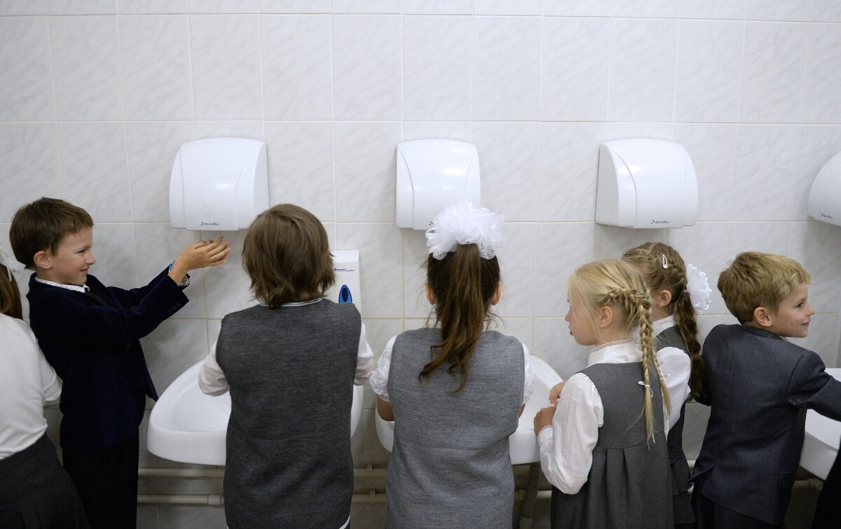    Безопасность или конфиденциальность: что происходит в школьном туалете?