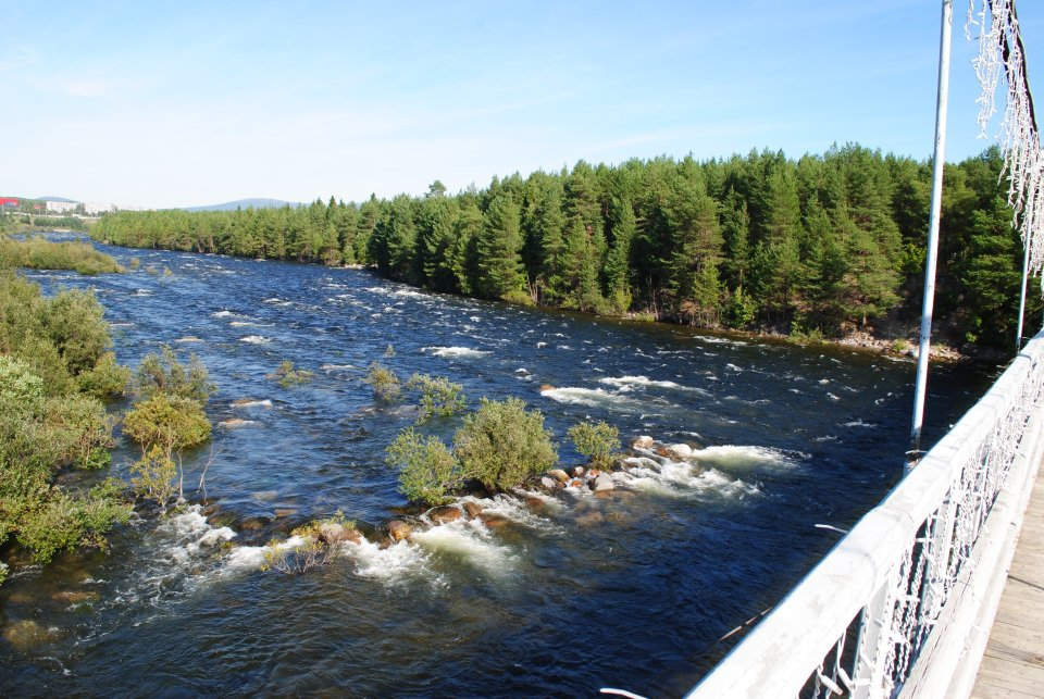 Мост через реку Нива и речная набережная