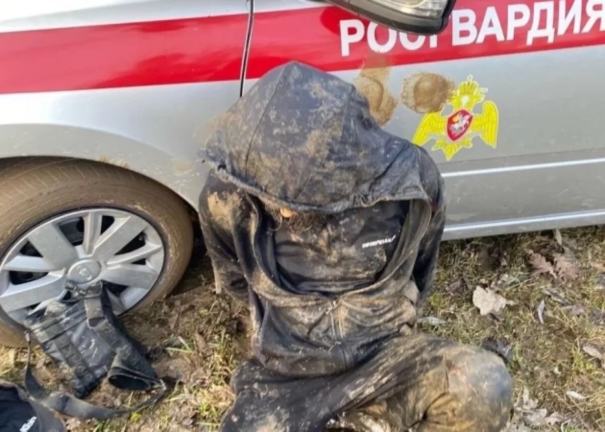    Встали на колени.