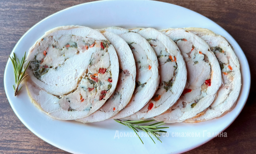 Сочный и ароматный: рецепт куриного рулета от моей мамы
