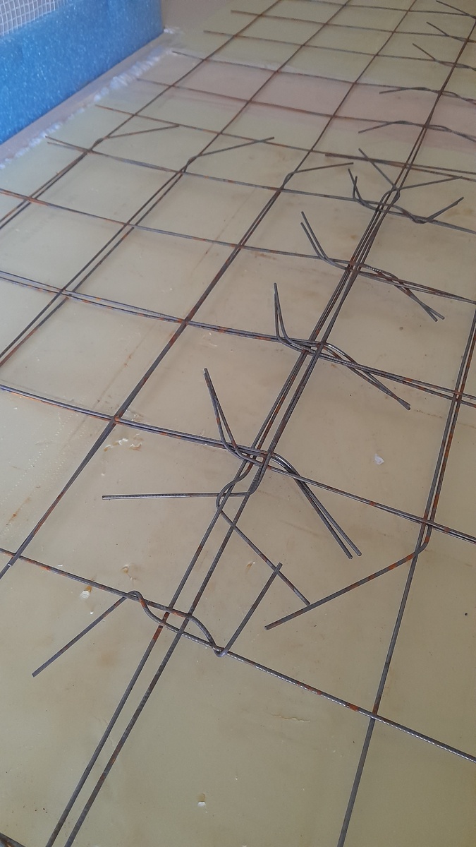 Закрутил друг на дружку