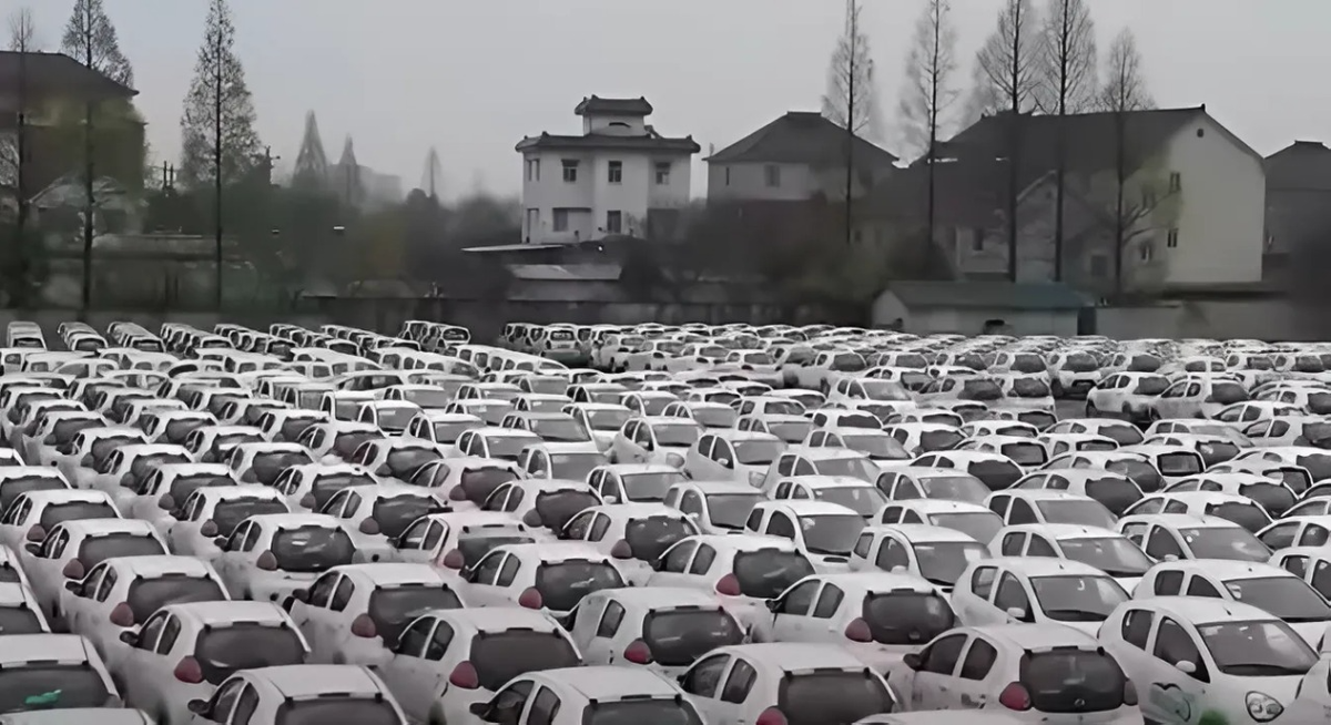 Парковка-свалка Neta EV