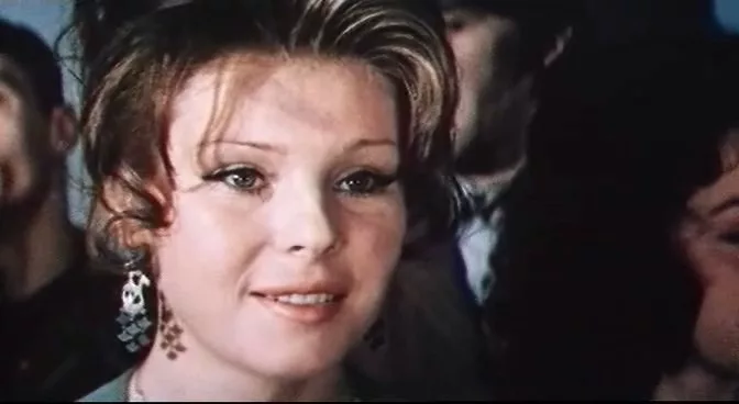 По словам соседей, Суворкина жила одна в трехкомнатной квартире и вела асоциальный образ жизни.