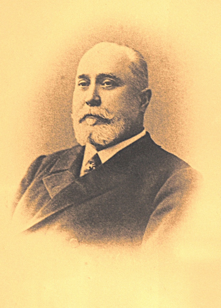 Существенное развитие завод получил в период управления Матвеем Сидоровичем Кузнецовым. Цеха завода были оснащены новым оборудованием, привезенным из Франции. Завод выпускал изысканные сервизы, которые использовались при российском императорском дворе, а также недорогую, доступную посуду.    Источник:    https://ru.wikipedia.org/wiki/%D0%9A%D1%83%D0%B7%D0%BD%D0%B5%D1%86%D0%BE%D0%B2,_%D0%9C%D0%B0%D1%82%D0%B2%D0%B5%D0%B9_%D0%A1%D0%B8%D0%B4%D0%BE%D1%80%D0%BE%D0%B2%D0%B8%D1%87         