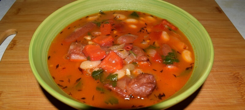 Испанский пряный суп с фасолью