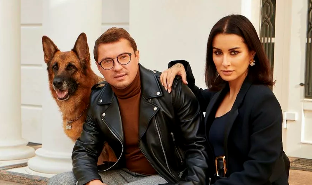 на фото Тина Канделаки и Василий Бровко 