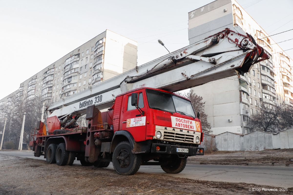 Гражданская модификация Bronto 330 на шасси КАМАЗ-53213 в г. Харькове. 