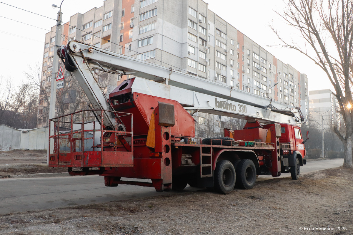 Bronto 330 на шасси КАМАЗ-53213 в г. Харькове. 