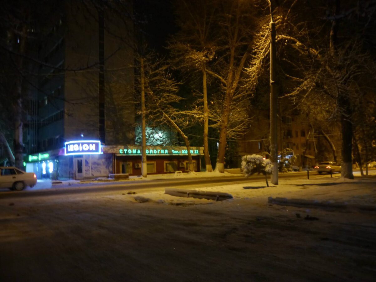 В этом угловом магазинчике "Легион" 