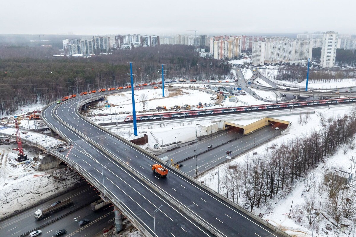    100 километров дорог построили в Москве за 2024 год