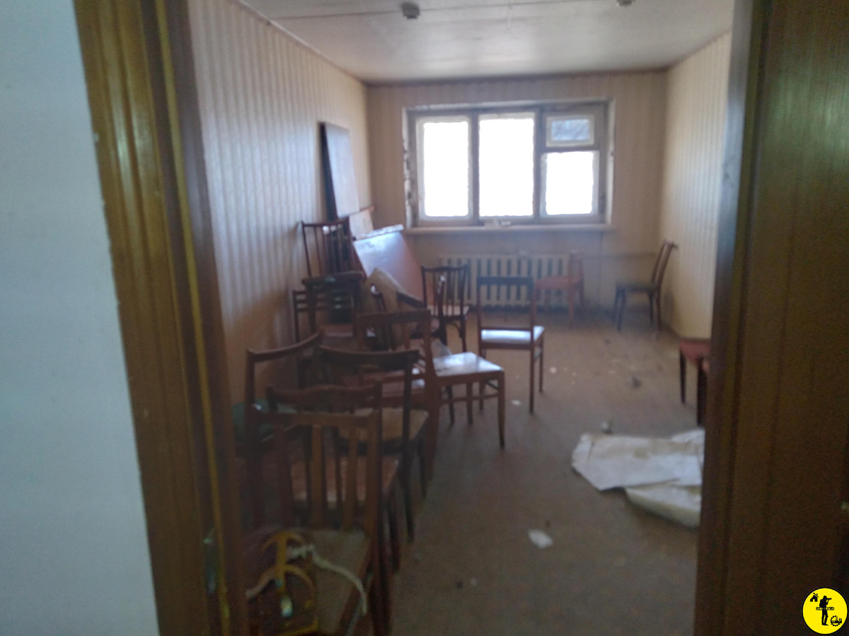 помещение со стульями