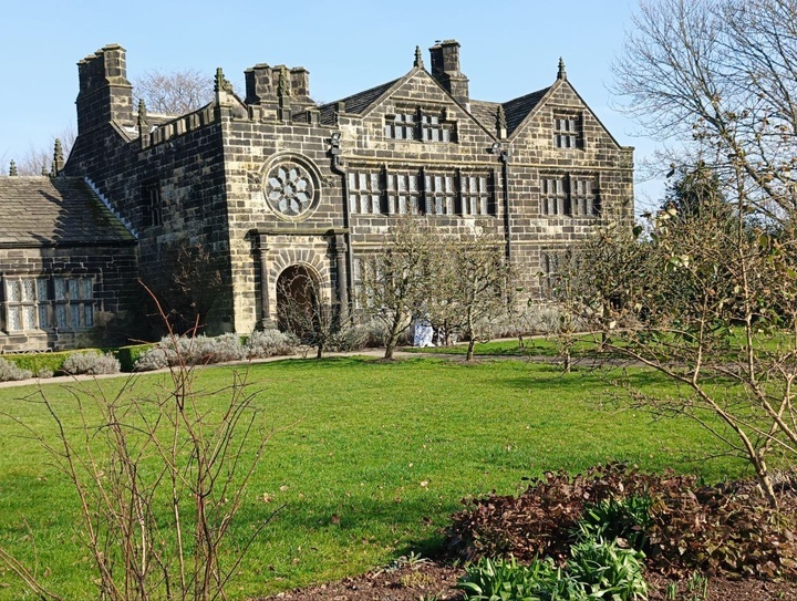 Просто красивый старинный английский  дом