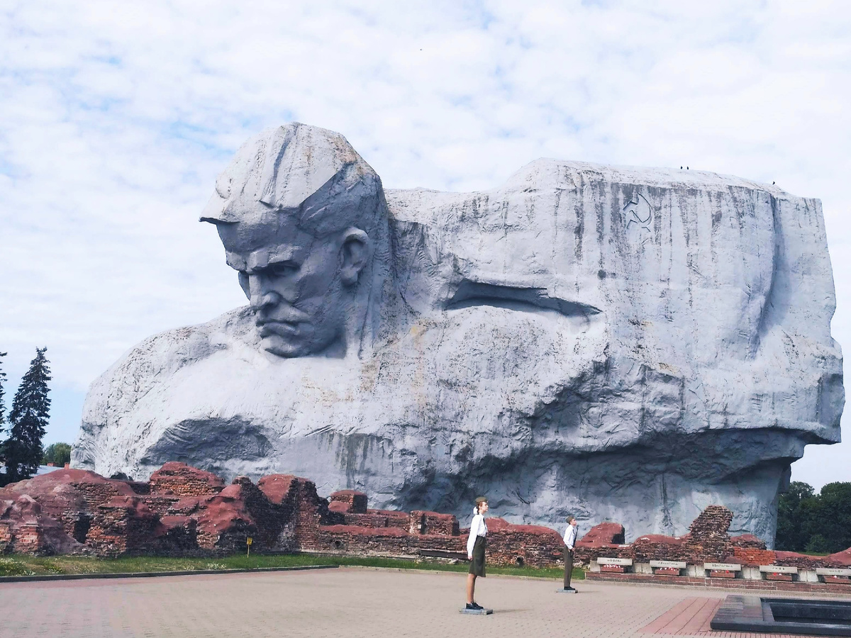 Мемориальный комплекс "Брестская крепость-герой". Главный монумент «Мужество».
