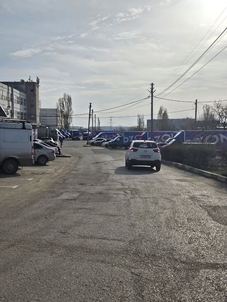 Вот так выглядит парковка рядом с сортировнчым центром