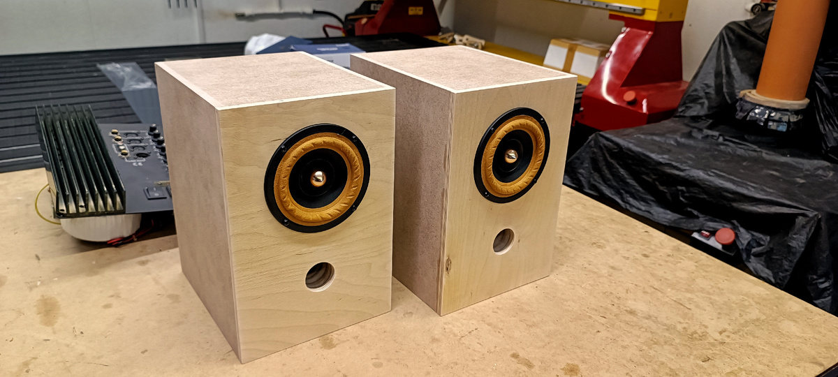 Пробные черновые корпуса для Soundhits sq-402r