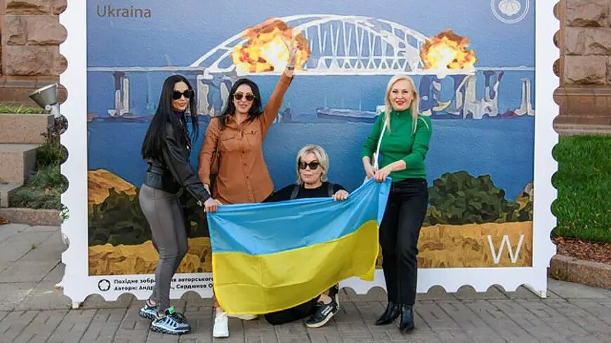 Киевлянки радуются теракту на Крымскому мосту 8 октября 2022 года, потом они будут визжать «а нас за что?».
