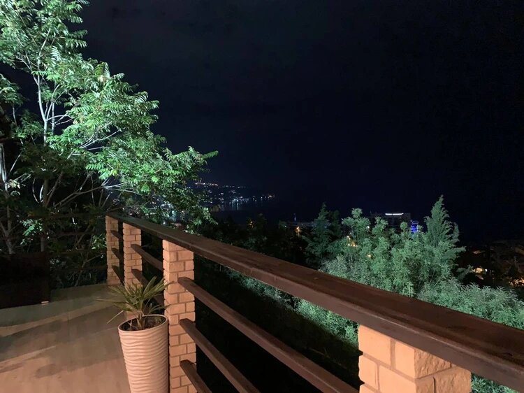 В дом с видом на море семья переехала два года назад