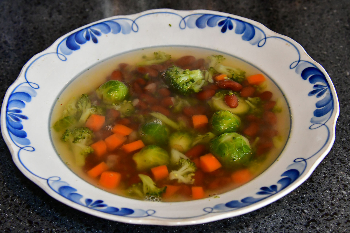 Суп с брюссельской капустой и фасолью