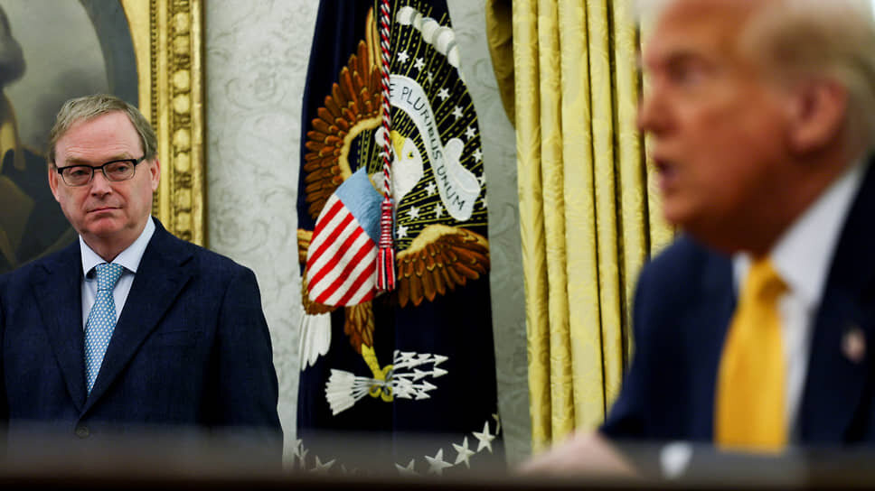 Кевин Хассетт и Дональд Трамп.📷Фото: Leah Millis / Reuters