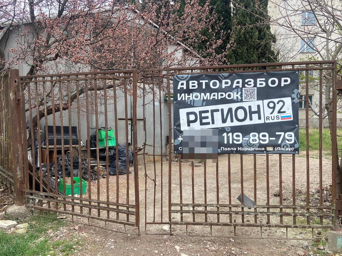 Когда-то я работал в автомагазине, и однажды в голову пришла простая, но гениальная (как тогда казалось) идея: а почему бы не открыть авторазборку прямо на той же территории?                      
 Я поклонник японского автопрома,  мысль о том, чтобы разбирать их на запчасти, казалась мне не просто бизнесом, а настоящим приключением.