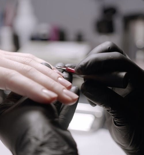 Разговорчики… Правила этикета мастера маникюра к клиенту!