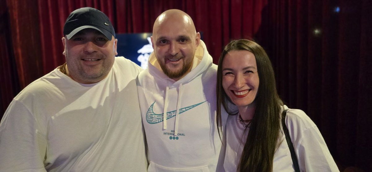 А, это мы вчера с господином моего сердца на концерте Тото были - очень душевный исполнитель и мероприятие классное получилось. Домой приехали в 23:45 - ну, как тут успеешь статью написать:) 