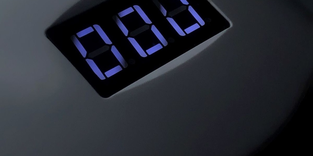 Ногти в лампе жжет! Это нормально?!