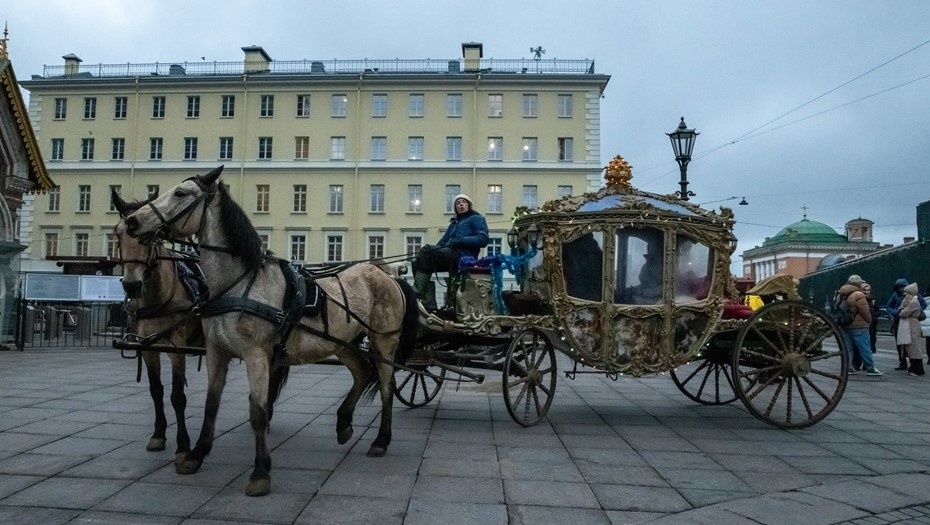    Карета для конных прогулок по улицам Петербурга. Автор фото: Михаил Тихонов / "Деловой Петербург"