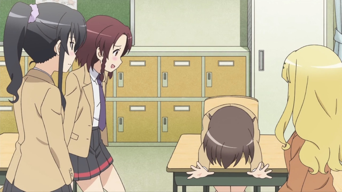 Шоко удивилась... -Что? не можешь купить купальник?.. ...У Нанако есть немного сбережений, но их не хватит на покупку. Тогда Мисато предлагает после занятий пойти смотреть купальники. Сдав дежурный журнал, посмотрев сценку драмкружка и флаеры по клубам... 