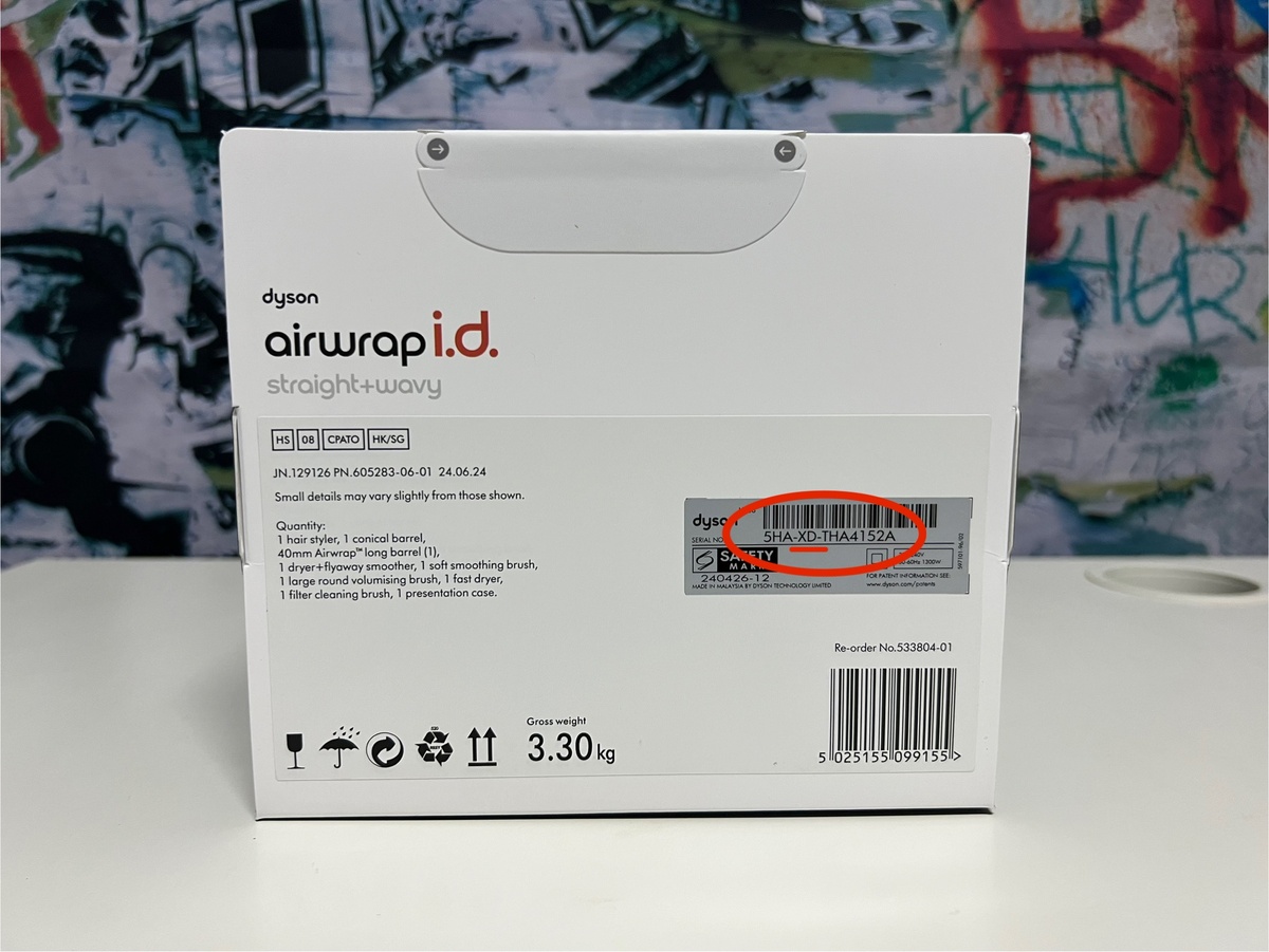 По двум буквам в центре серийного номера