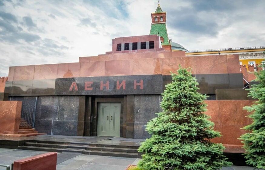    В Кремле приняли решение. Ленина могут вынести из мавзолея. Подробности: «Кремлёвская табакерка»