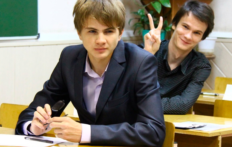 В школе