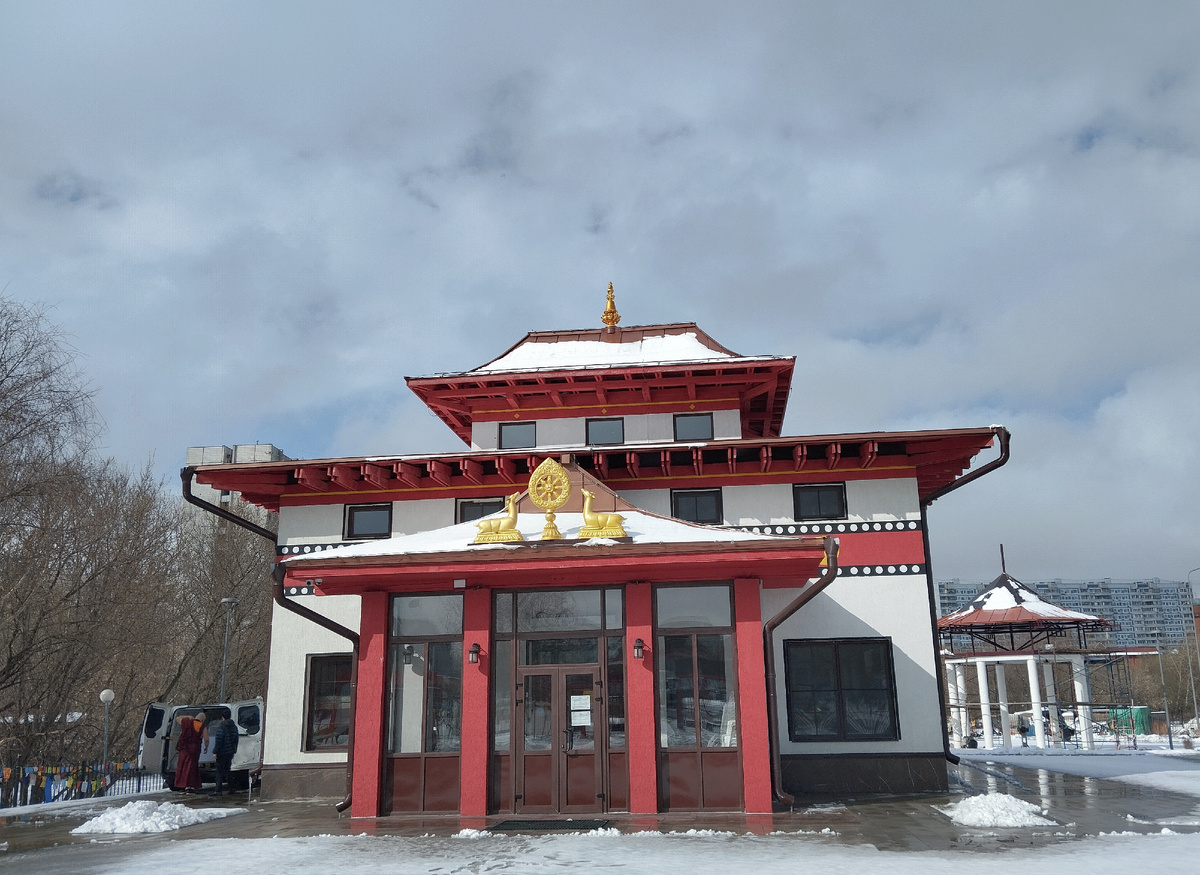 Малый храм. Закрыто было. Придём в другой раз.