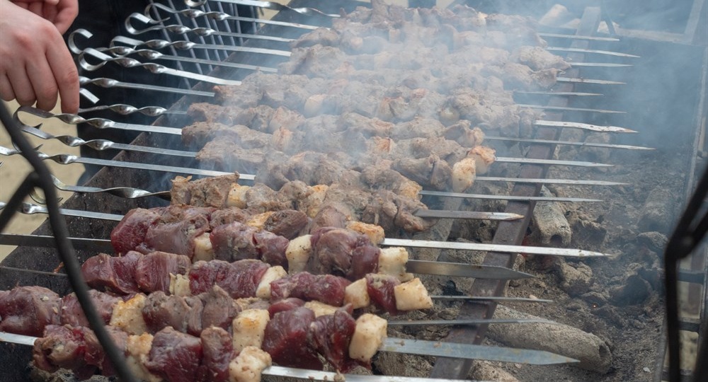 Такого нежного мяса еще ни разу в жизни я не пробовал. Простейший рецепт маринада шашлыка. Только узнал на слёте шеф-поваров Дона