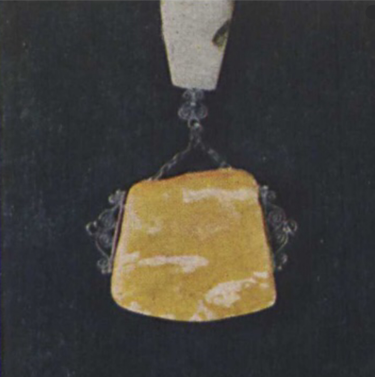 Т. Вайвадене. Брошь Река