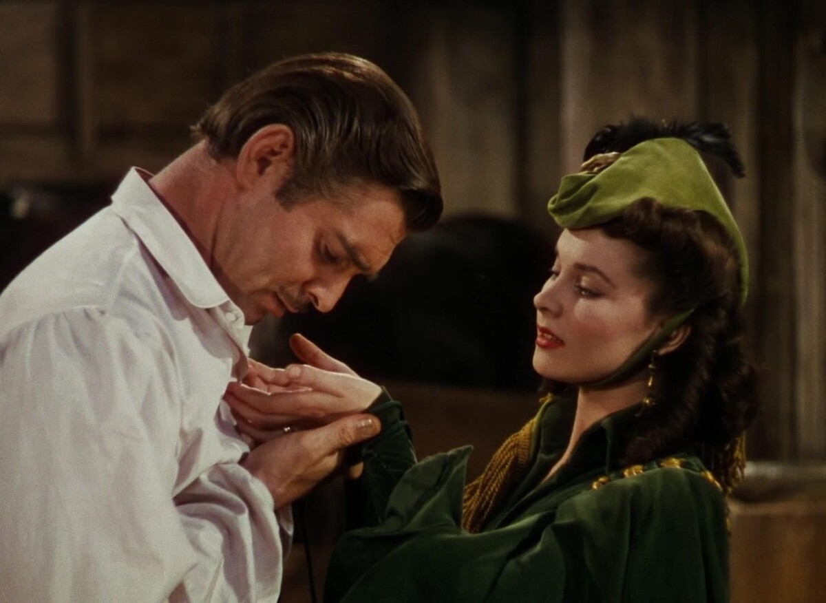 Кадр из фильма «Унесённые ветром». Ретт разглядел руки Скарлетт.