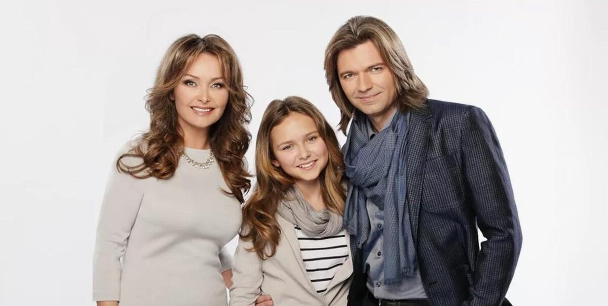 Елена и Дмитрий Маликовы с дочерью в молодости